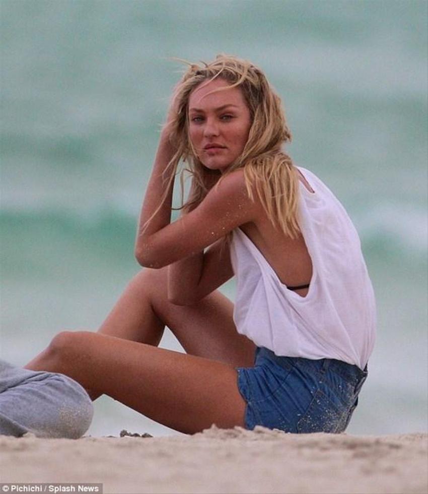 Candice Swanepoel'dan cesur seçim!