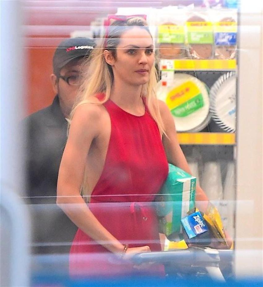 Candice Swanepoel'dan cesur seçim!