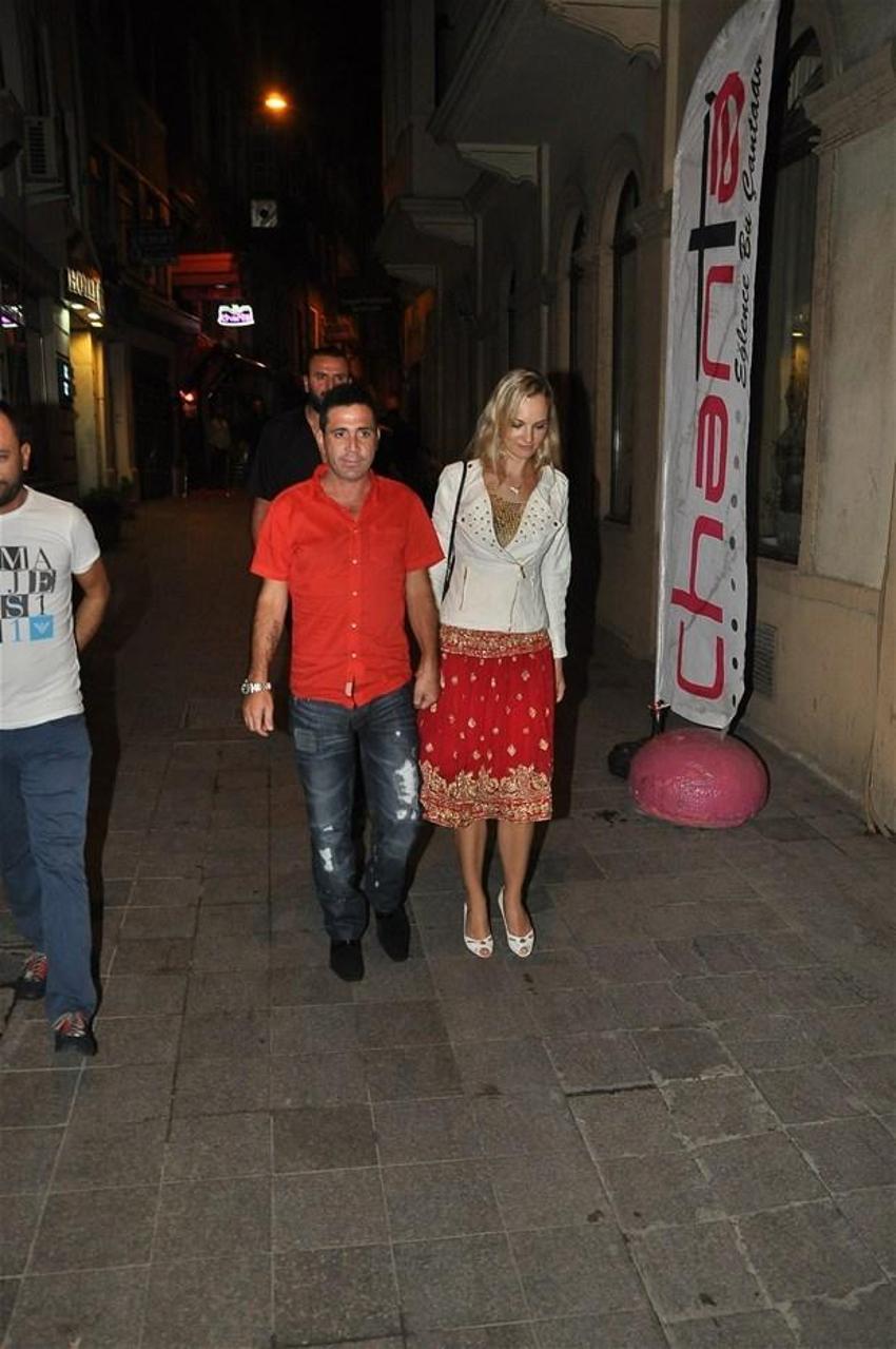 Şebnem Schaefer'dan bacak şov! Sahnede...