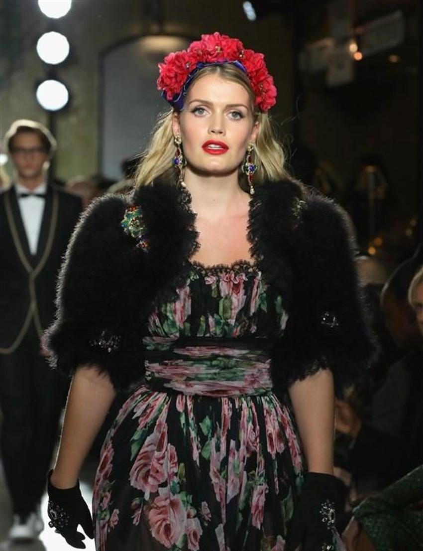 Kitty Spencer yatak fotoğrafları ile ağızları açık bıraktı!