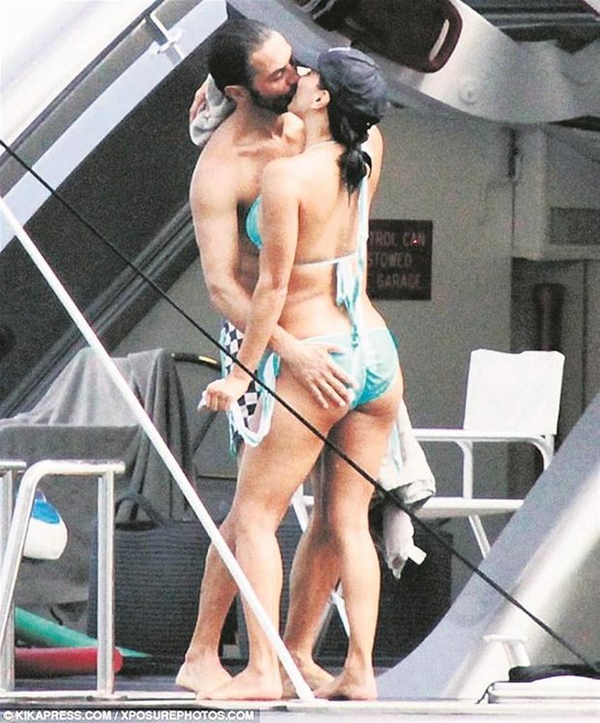 Hamile Eva Longoria dikkat çekiyor!