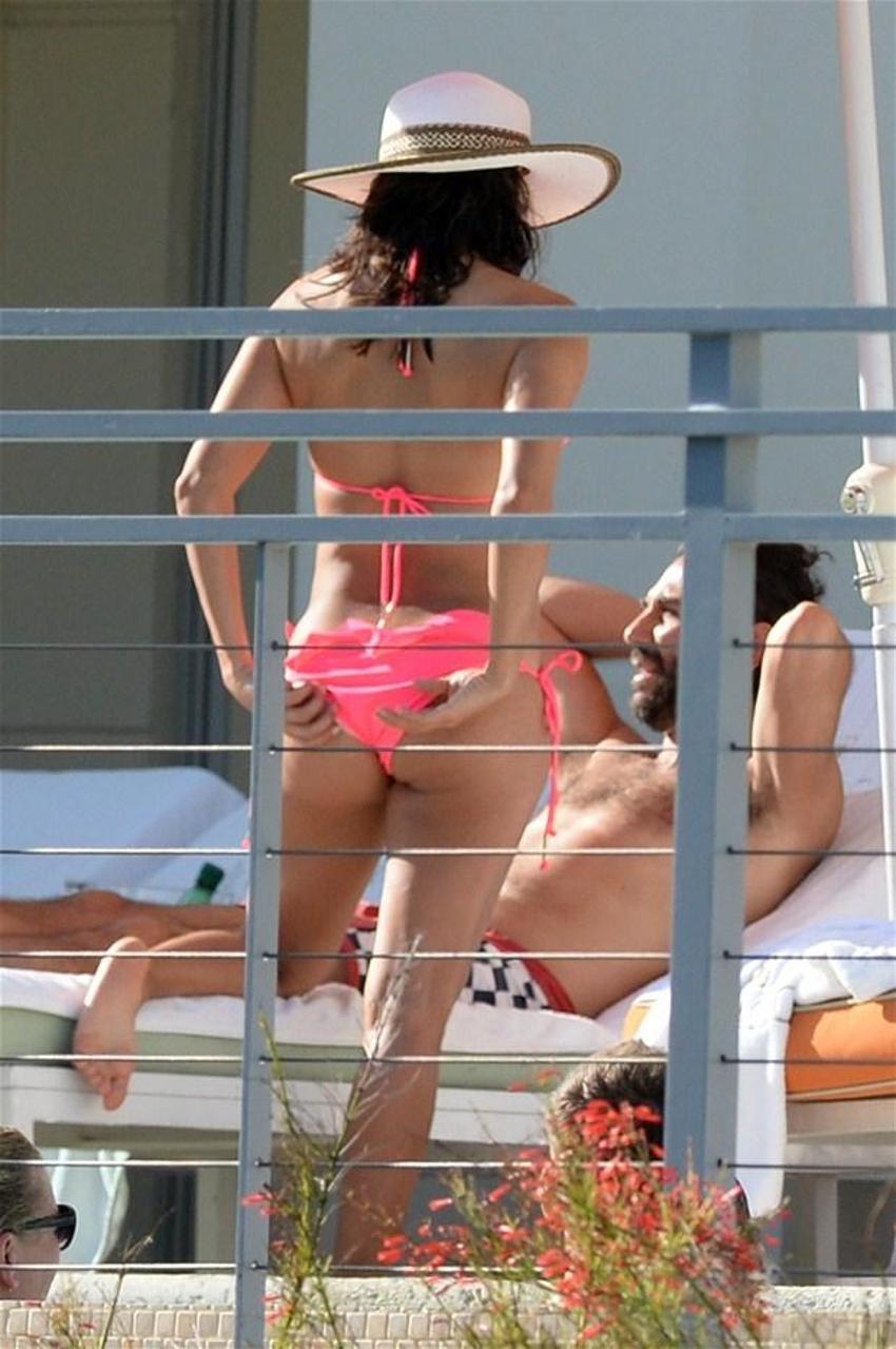 Hamile Eva Longoria dikkat çekiyor!