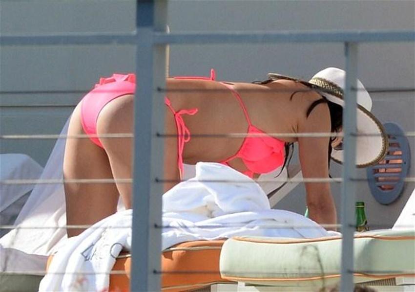 Hamile Eva Longoria dikkat çekiyor!