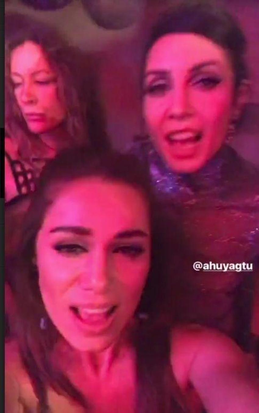 Hem eski eşi ve hem de sevgilisiyle eğlendi!