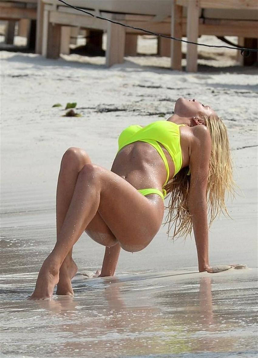 Candice Swanepoel'dan kötü haber!
