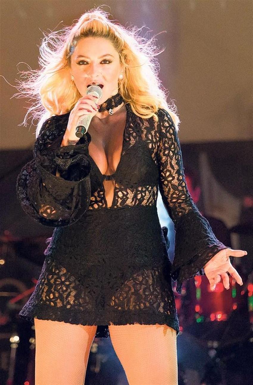 Hadise aşk için serveti geri çevirdi!