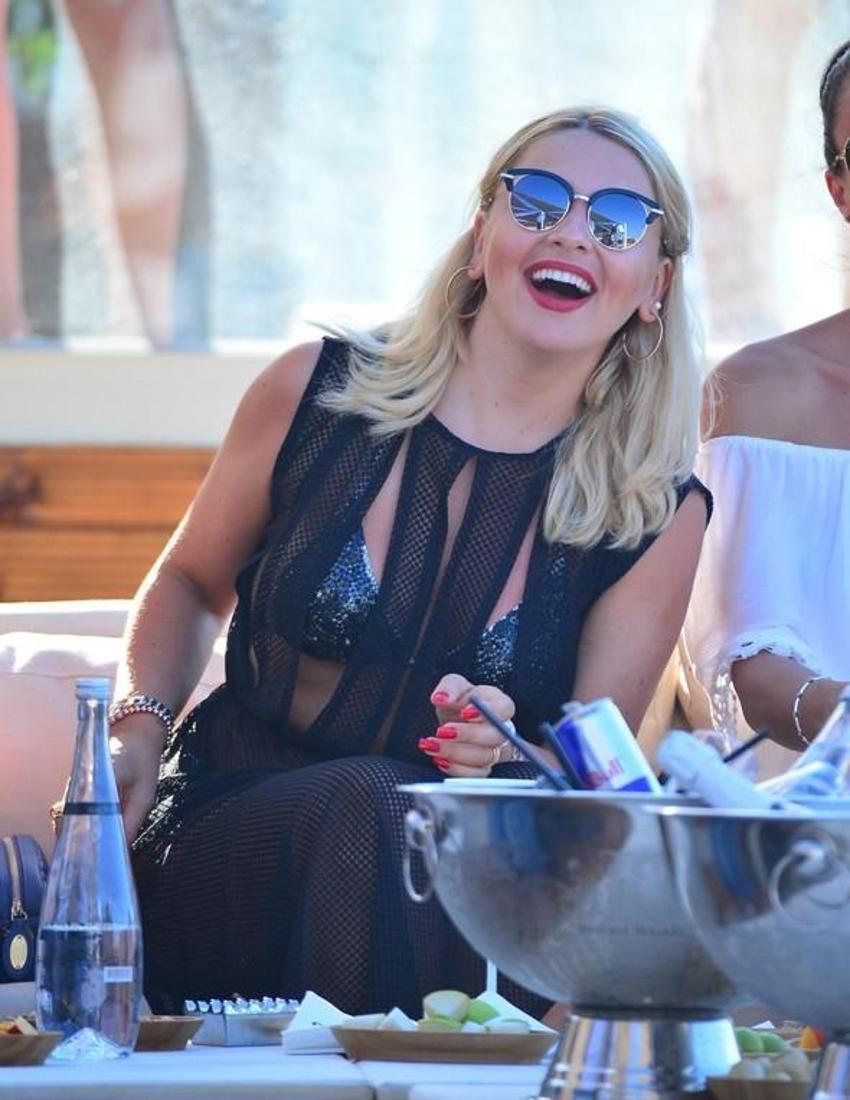 Hadise aşk için serveti geri çevirdi!