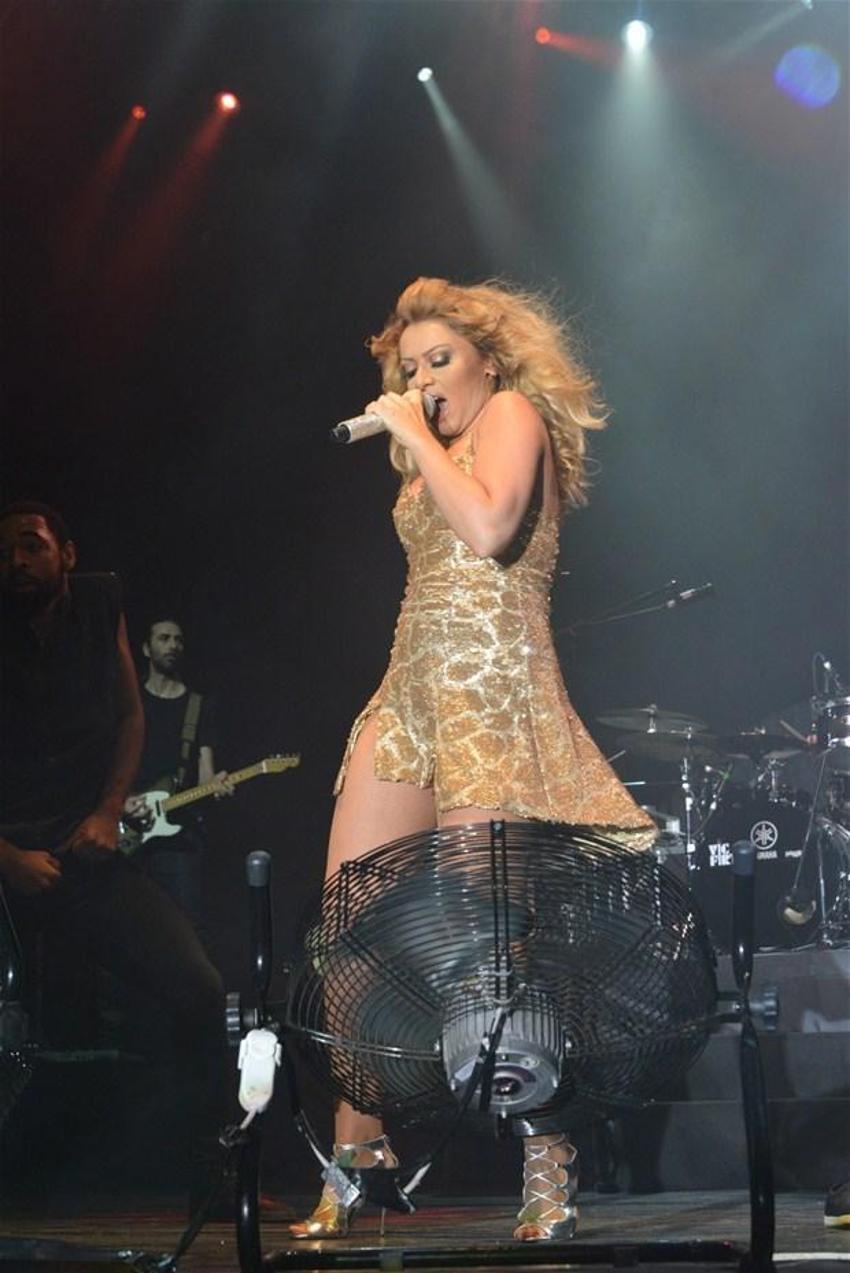 Hadise aşk için serveti geri çevirdi!