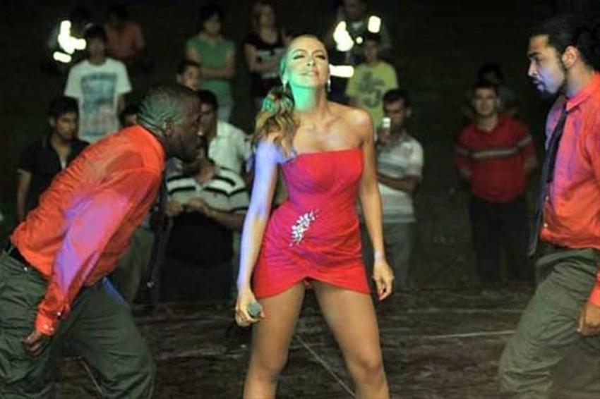 Hadise aşk için serveti geri çevirdi!