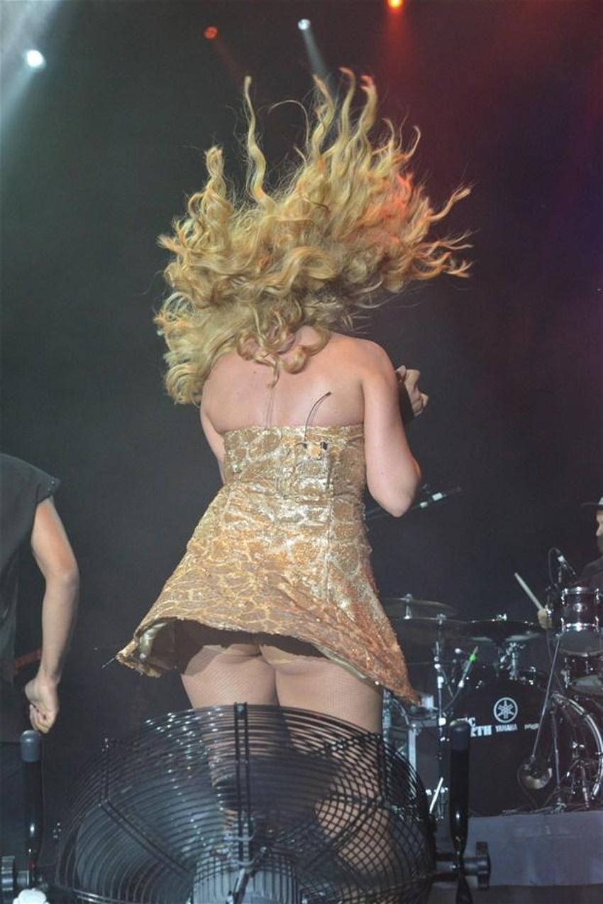 Hadise'yi şoke eden gelişme! Beklemiyordu...