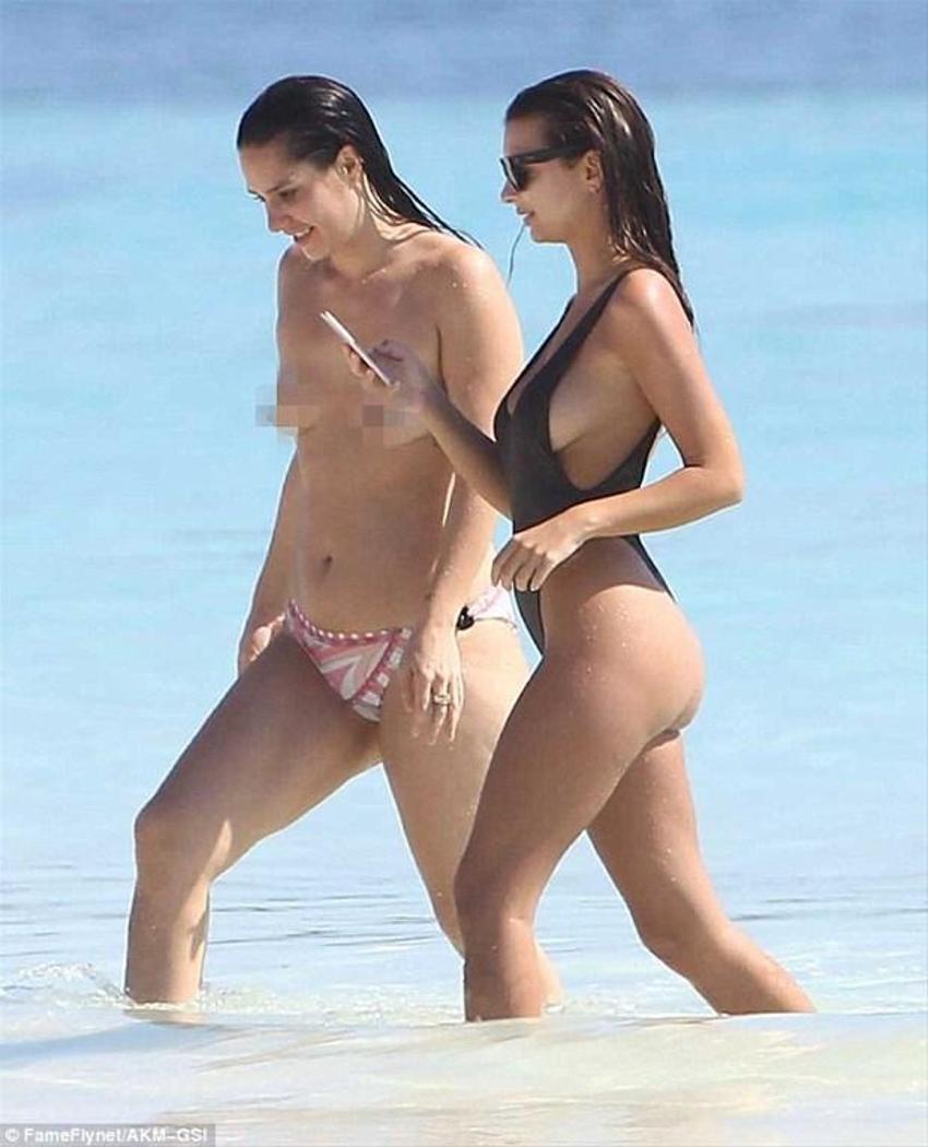 Küvette çıplak bir şekilde veda etti!