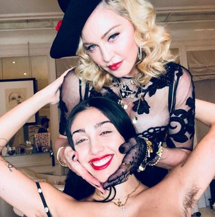Madonna'nın kızı sosyal medyayı salladı!