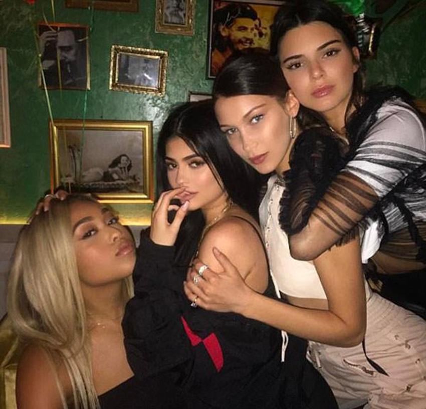 Hamile kaldıktan sonra Kylie Jenner'ı sildiler!