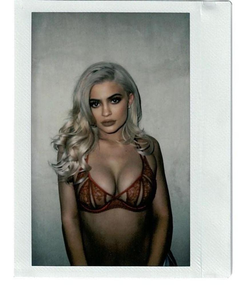 Hamile kaldıktan sonra Kylie Jenner'ı sildiler!