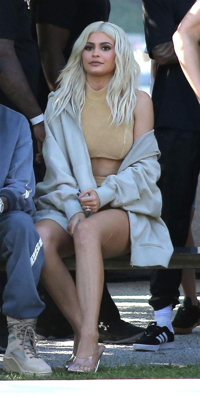 Hamile kaldıktan sonra Kylie Jenner'ı sildiler!