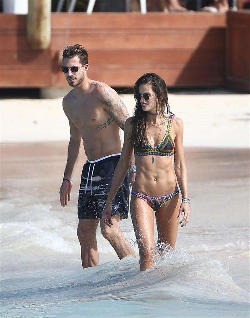 Izabel Goulart resmen büyüledi!