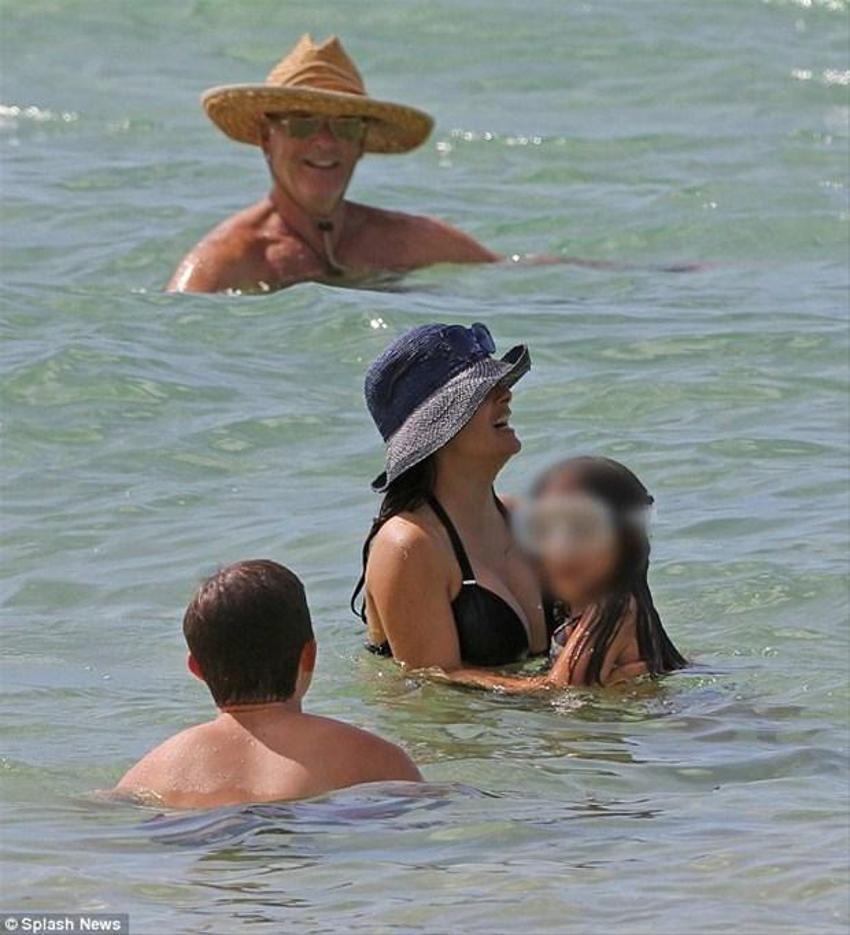 Salma Hayek'ten yürek hoplatan paylaşım!