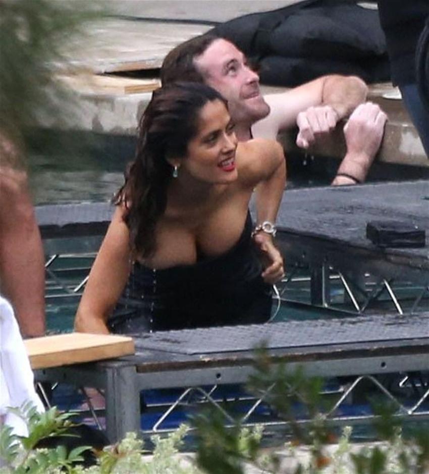 Salma Hayek'ten yürek hoplatan paylaşım!