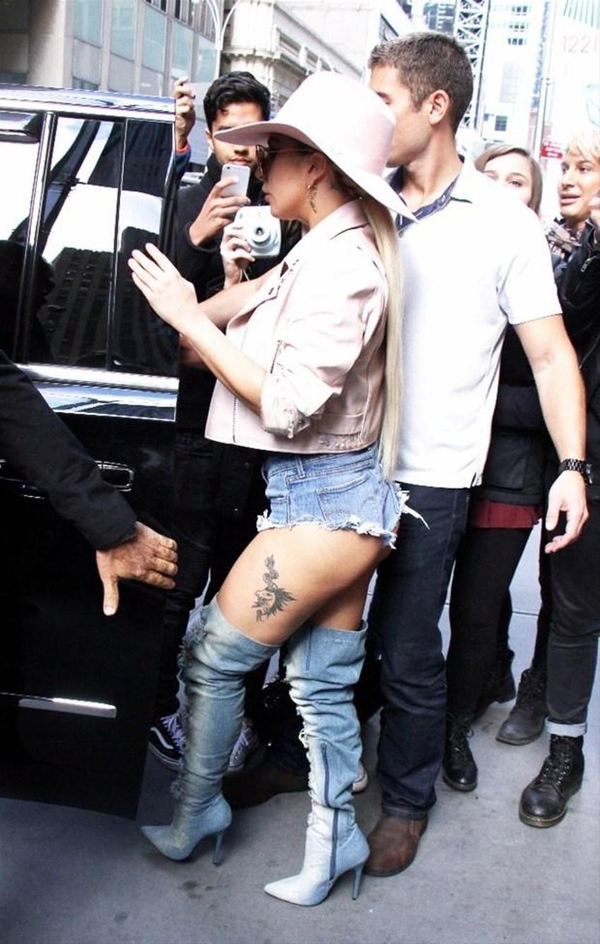 Lady Gaga'dan yürek hoplatan mesaj!