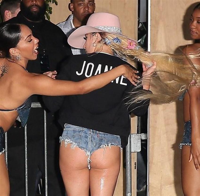Lady Gaga'dan yürek hoplatan mesaj!
