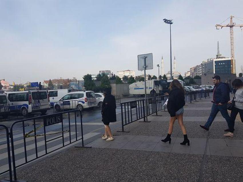 Ünlü oyuncu polisin elini ısırınca...