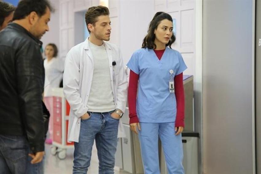 Merve Çağıran öpmeye doyamadı!