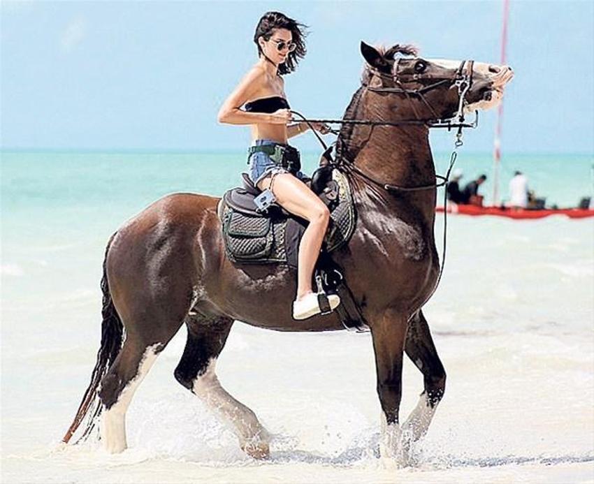 Modern Victoria: Kendall Jenner!