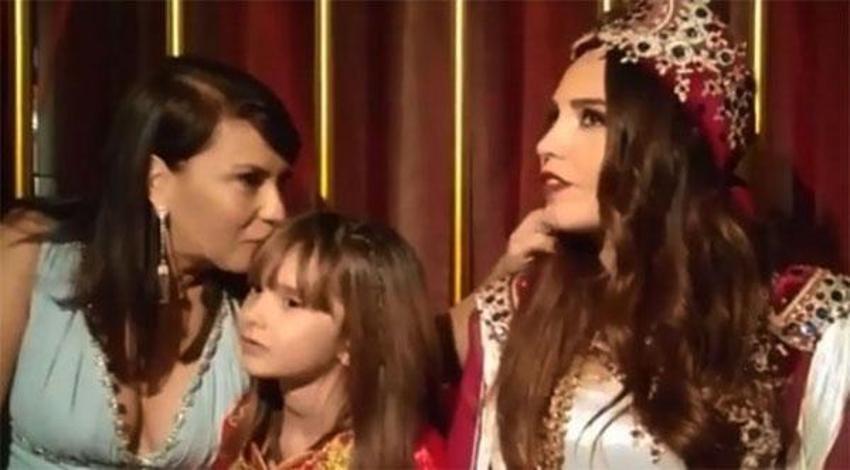 Yeşim Salkım ağlaya ağlaya kızını verdi!