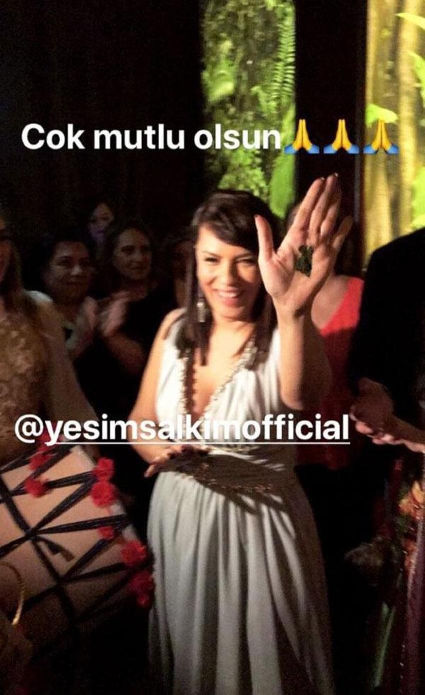 Yeşim Salkım ağlaya ağlaya kızını verdi!