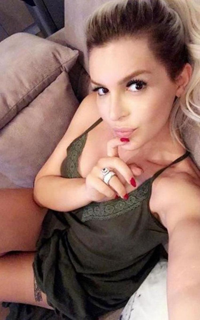 Selin Ciğerci ortaya çıktı!
