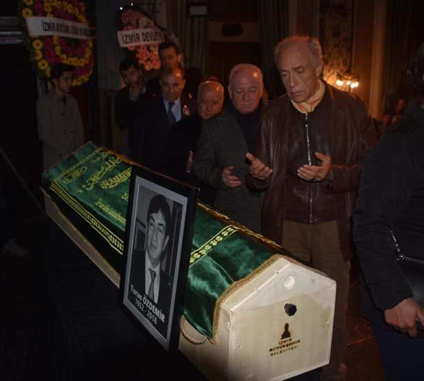 Turan Özdemir'e son veda!