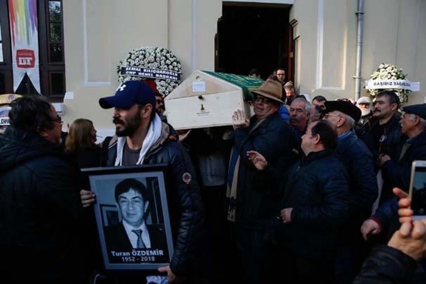 Turan Özdemir'e son veda!