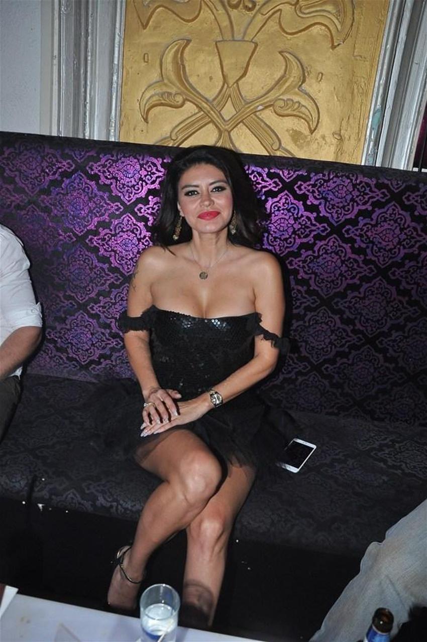 Ebru Polat'tan Miami'de ateşli klip!