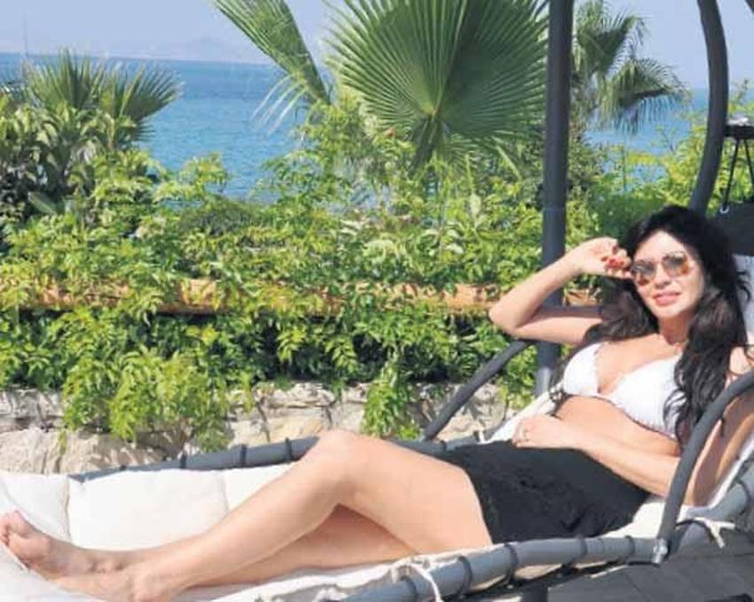 Ebru Polat'tan Miami'de ateşli klip!