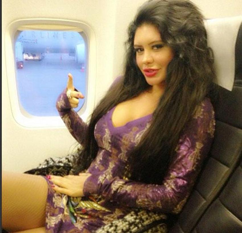Ebru Polat'tan Miami'de ateşli klip!