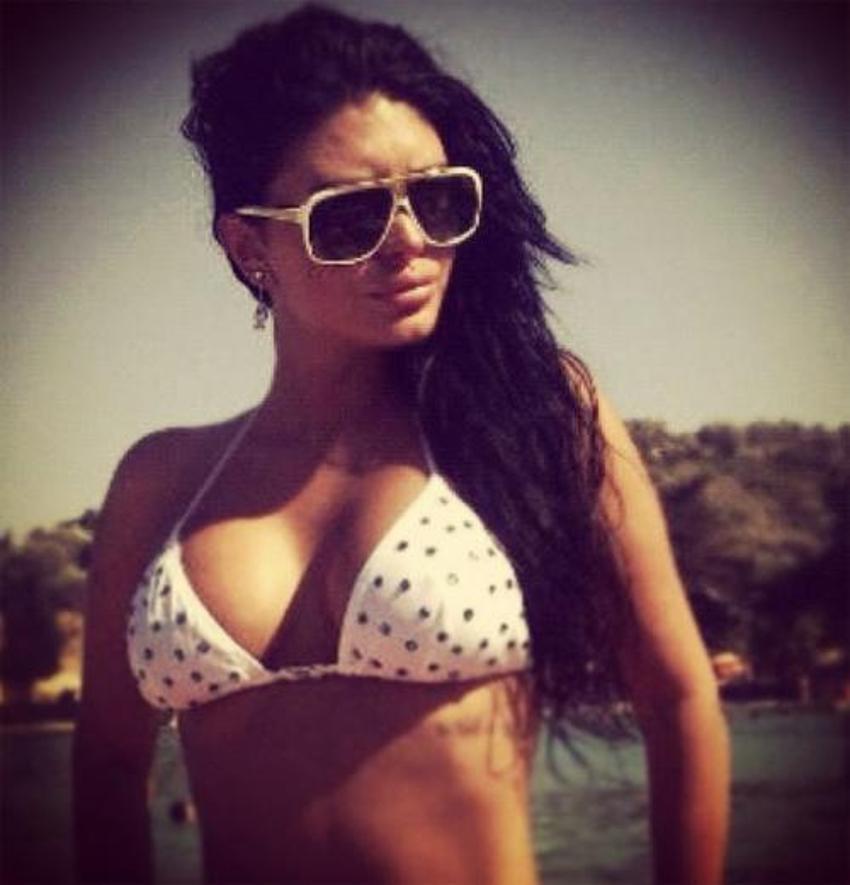 Ebru Polat'tan Miami'de ateşli klip!