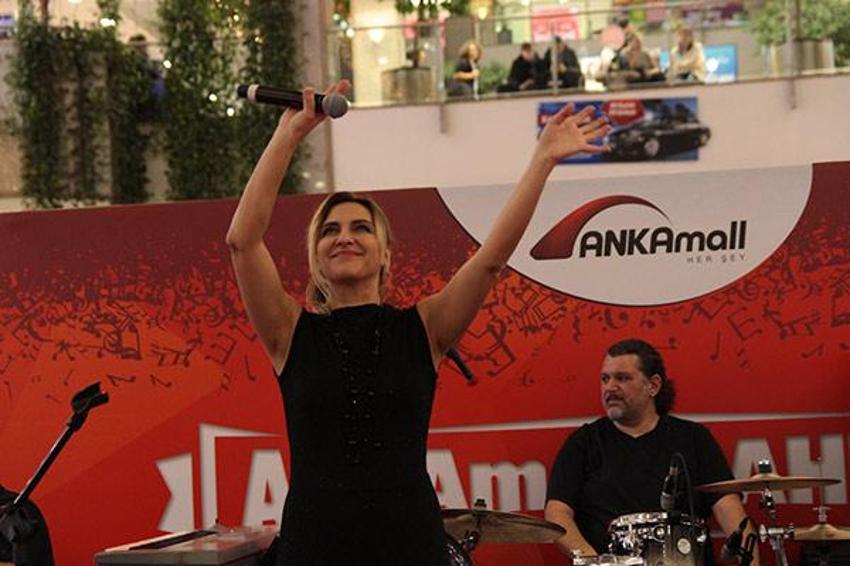 'İş arkadaşı mıyız, eş miyiz?'