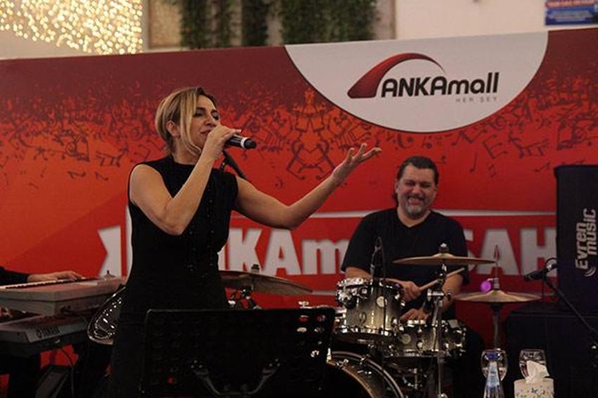 'İş arkadaşı mıyız, eş miyiz?'