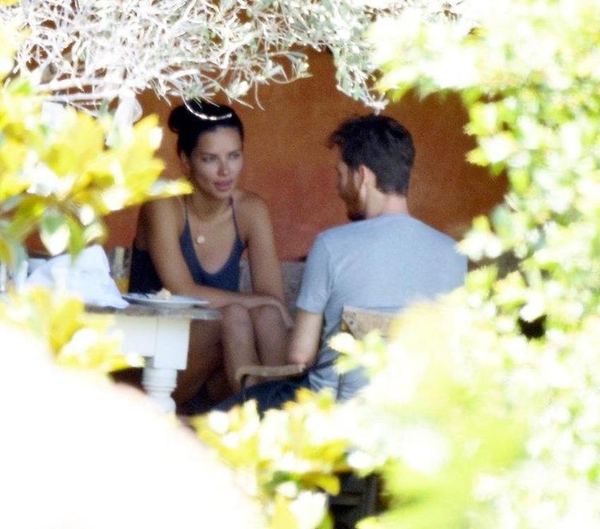 Adriana Lima'yı görenler dönüp bir daha baktı!