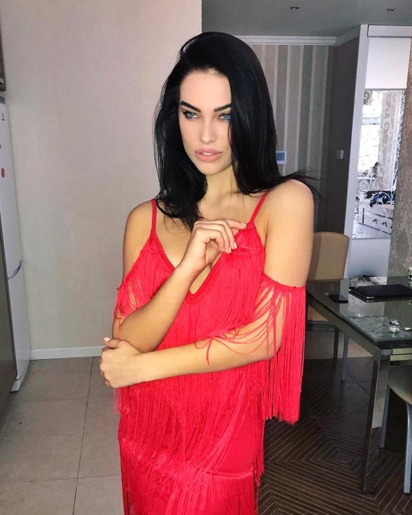 Adriana Lima'yı unutturan Rus güzel: Dasha Kina