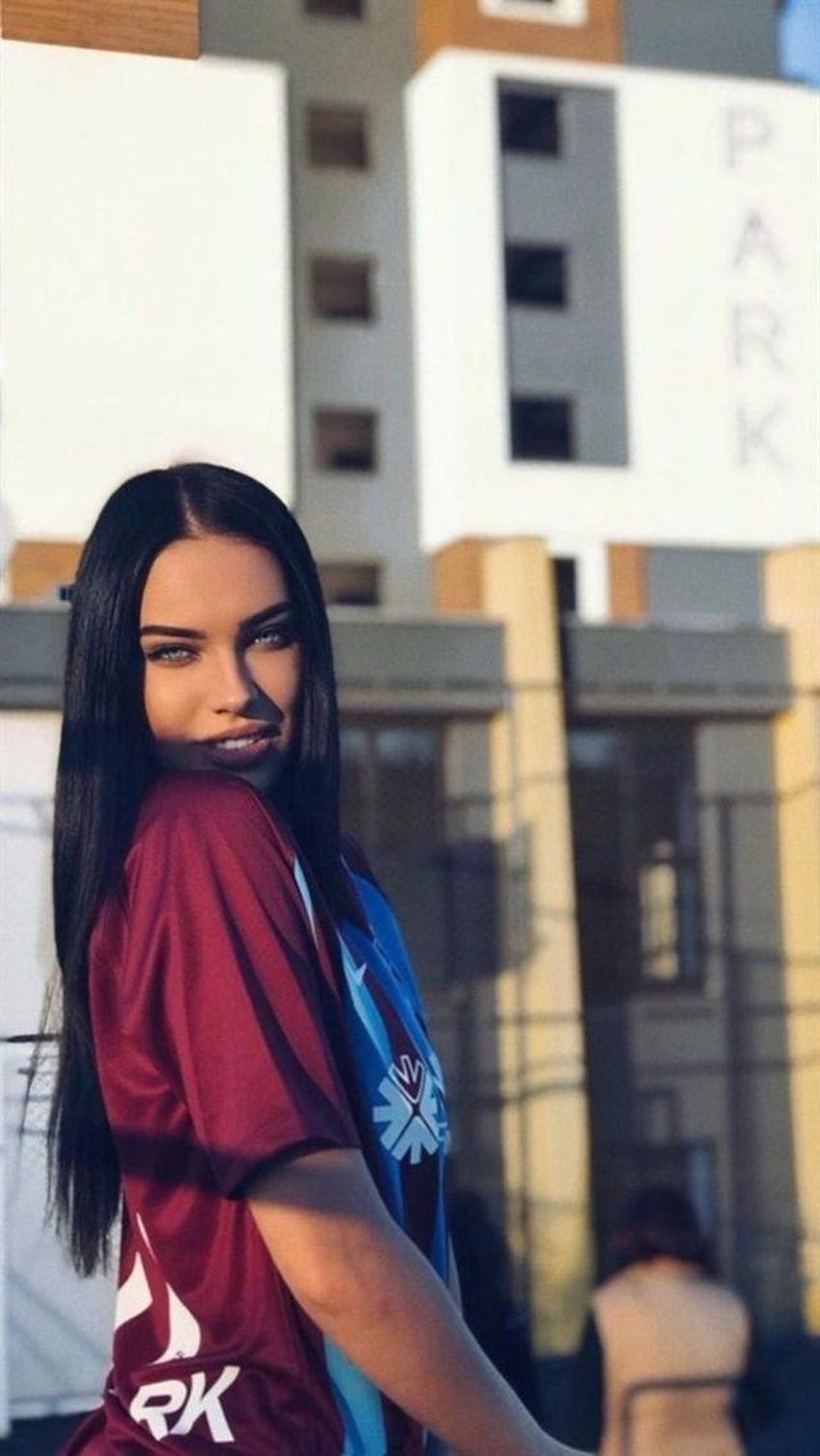 Adriana Lima'yı unutturan Rus güzel: Dasha Kina