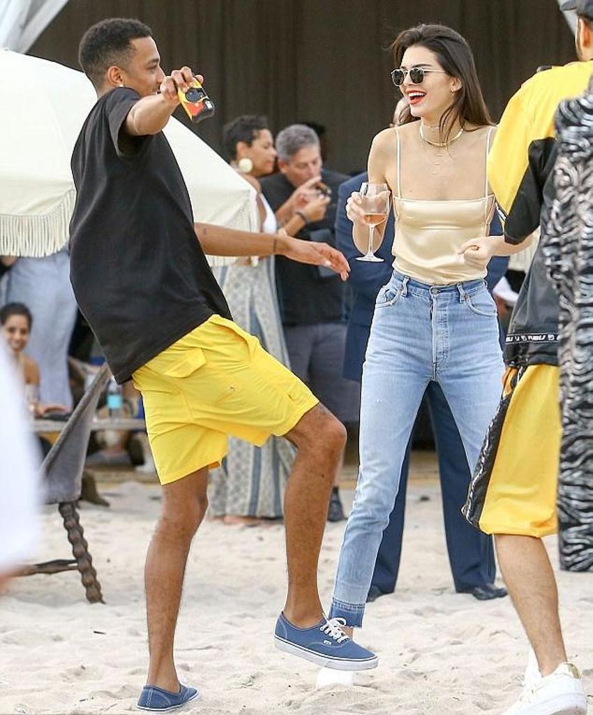 Paris'te Bella Hadid rüzgarı! Nefes kesti...