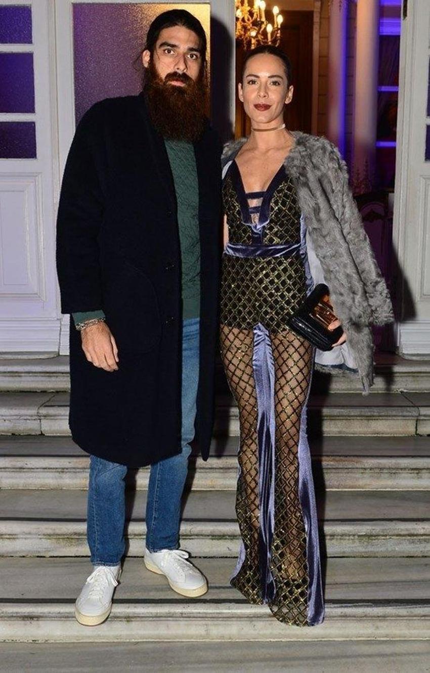 Yok artık! Buz gibi havada havuz başında...