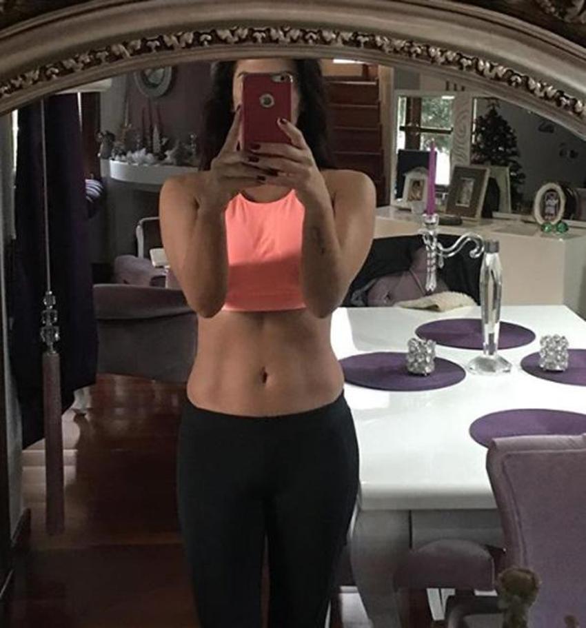 Hatice'den seksi paylaşım: Hükümet gibi kadınım!