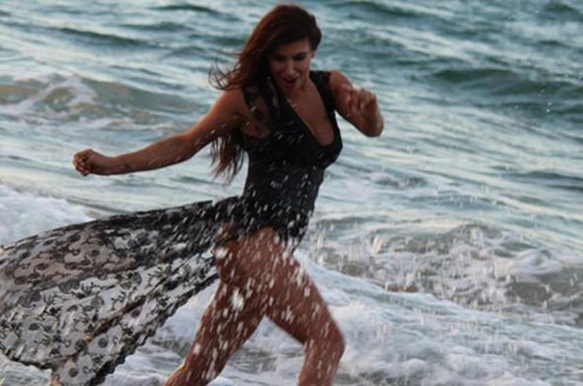 Hatice'den seksi paylaşım: Hükümet gibi kadınım!