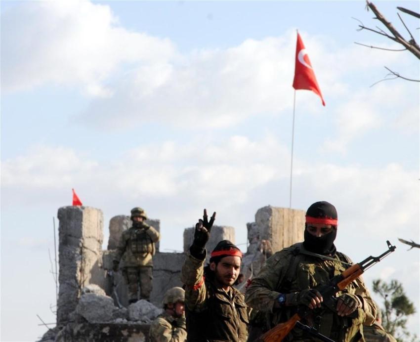 Ve inlerine Türk bayrağı çekildi!