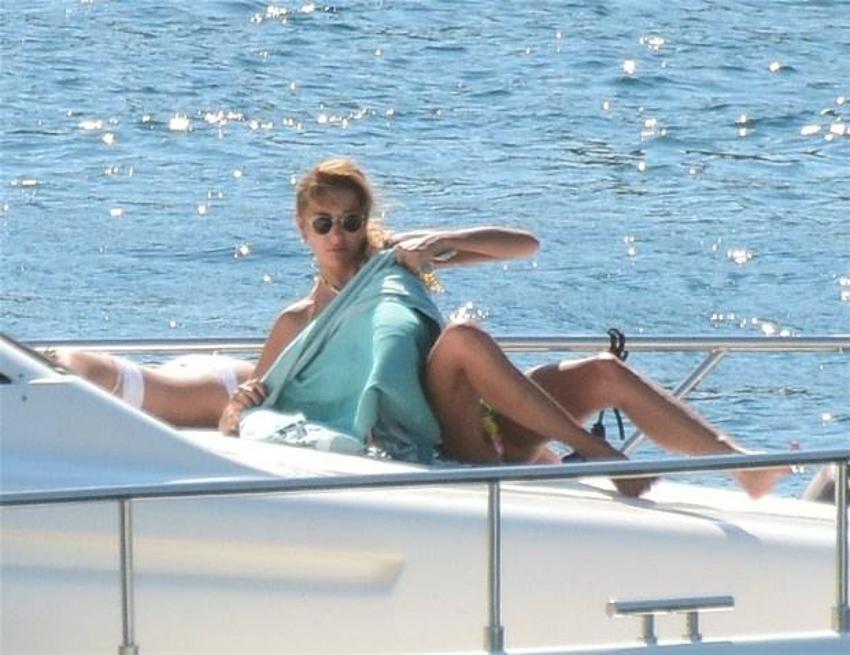 Özge Ulusoy paylaştı: İyi değilim, seni çok seviyorum!