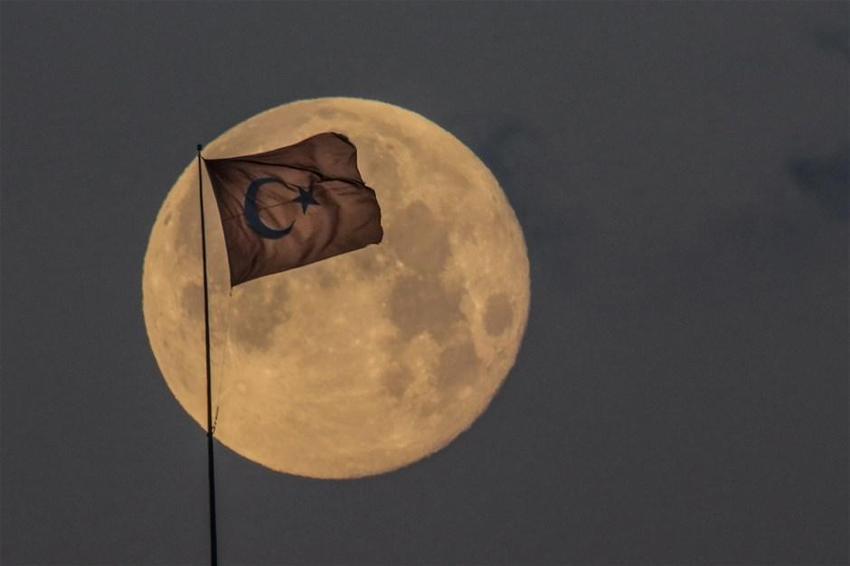 Kanlı ay Türkiye'de böyle izlendi!
