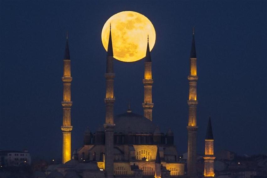 Kanlı ay Türkiye'de böyle izlendi!