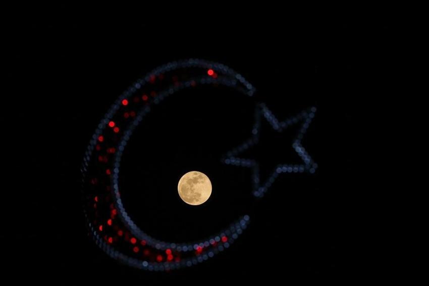 Kanlı ay Türkiye'de böyle izlendi!